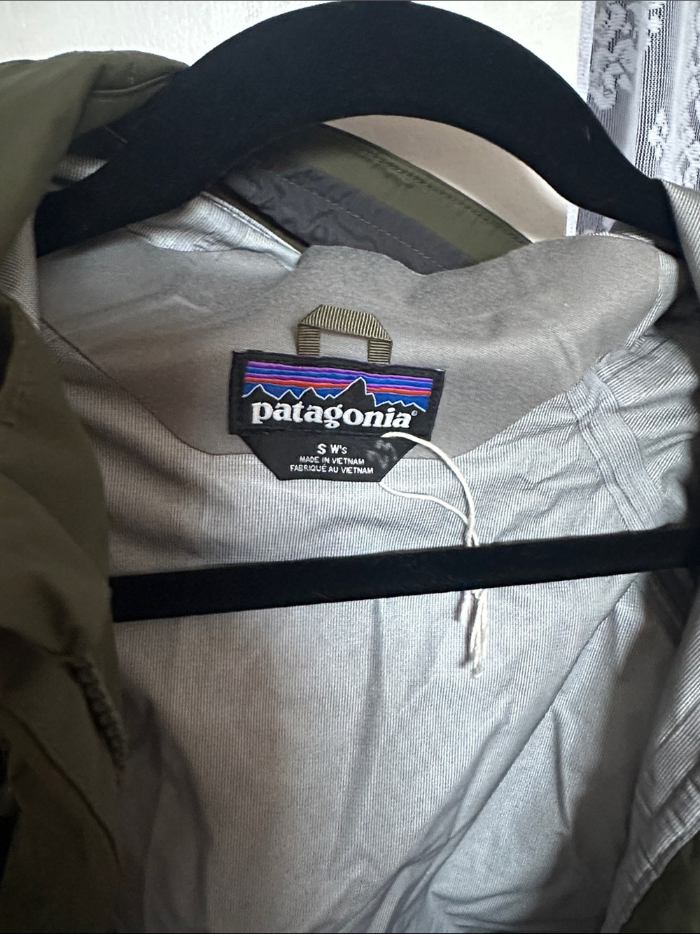 Patagonia Women’s Hooded Jacket — Olive - Picture 3 of 6